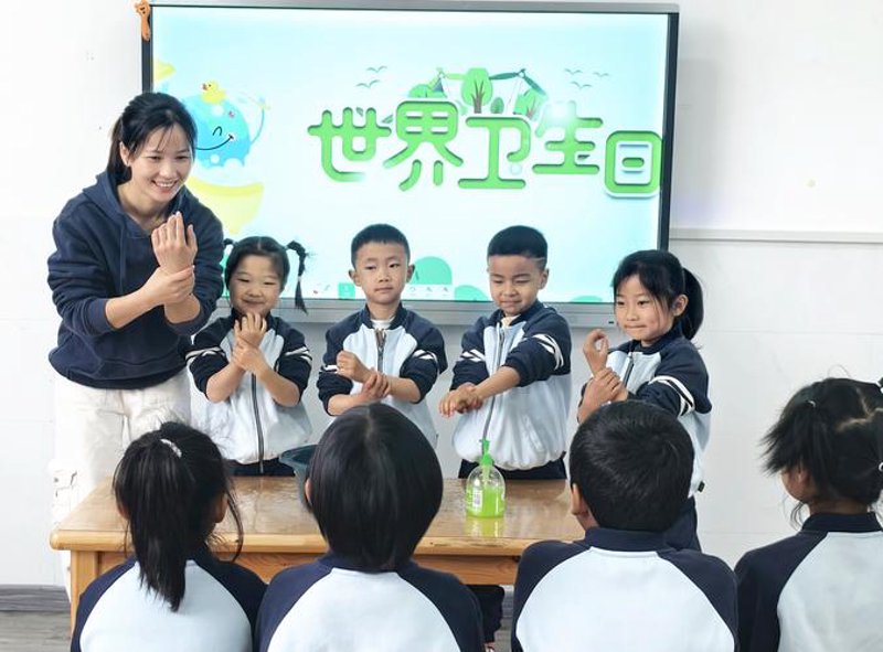 课外辅导:点亮学生学习之路的小灯塔